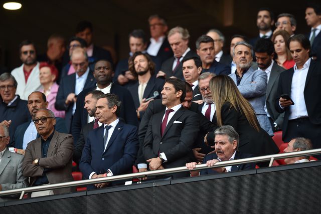 Rui Costa sem Frederico Varandas ao lado, no Benfica-Sporting. Líder das águias acompanhado por Reinaldo Teixeira, presidente da Liga (foto: Miguel Nunes)