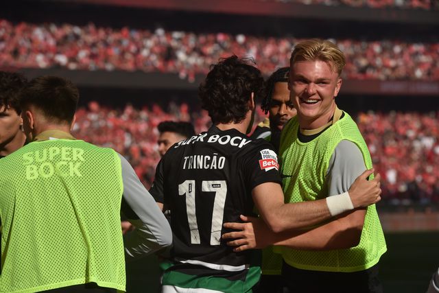 Golo de Trincão festejado pelas famílias dos jogadores em Alvalade (vídeo)