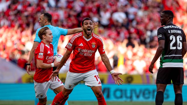 Jogada maradoniana de Pavlidis ainda é melhor neste ângulo! Que qualidade!