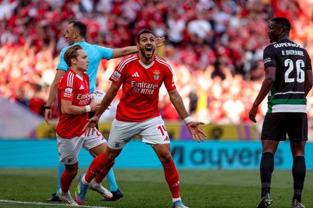 Jogada maradoniana de Pavlidis ainda é melhor neste ângulo! Que qualidade!