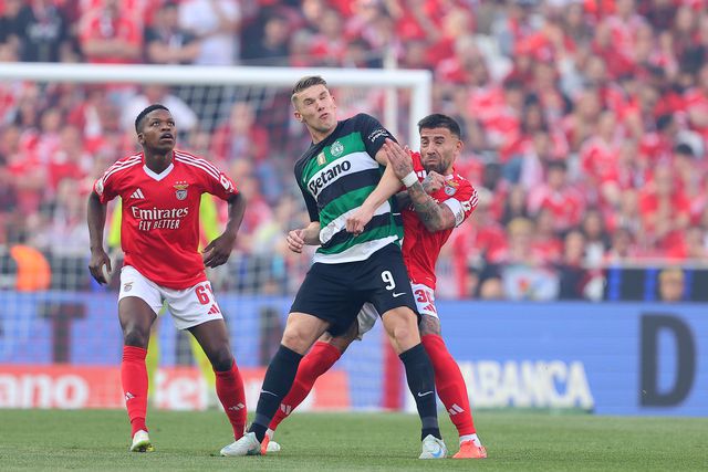 Gyokeres em luta com Otamendi no Benfica-Sporting (Grafislab)