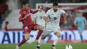 Galos esbarraram nos postes e ficaram com apenas um ponto