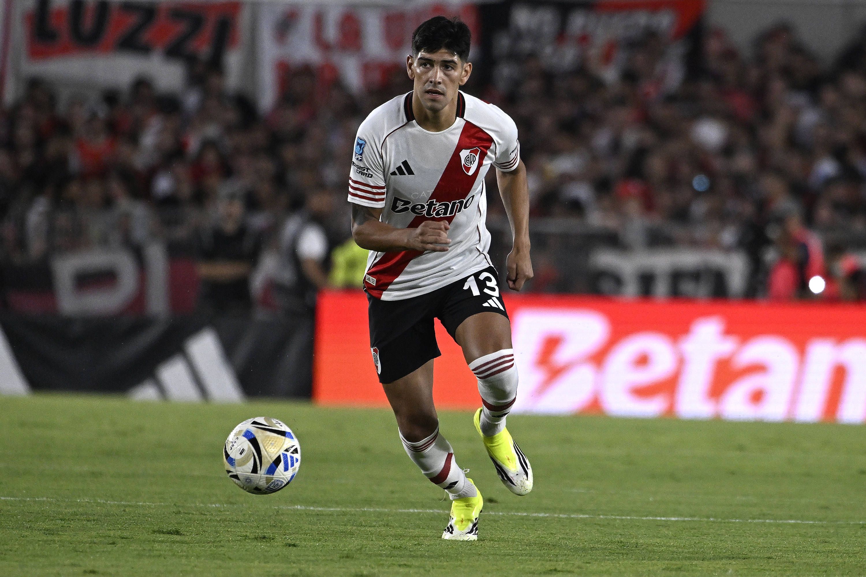 Lautaro Rivero, defesa-central do River Plate - Foto:  IMAGO