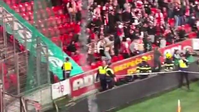 Novas imagens da incrível invasão no dérbi de Praga