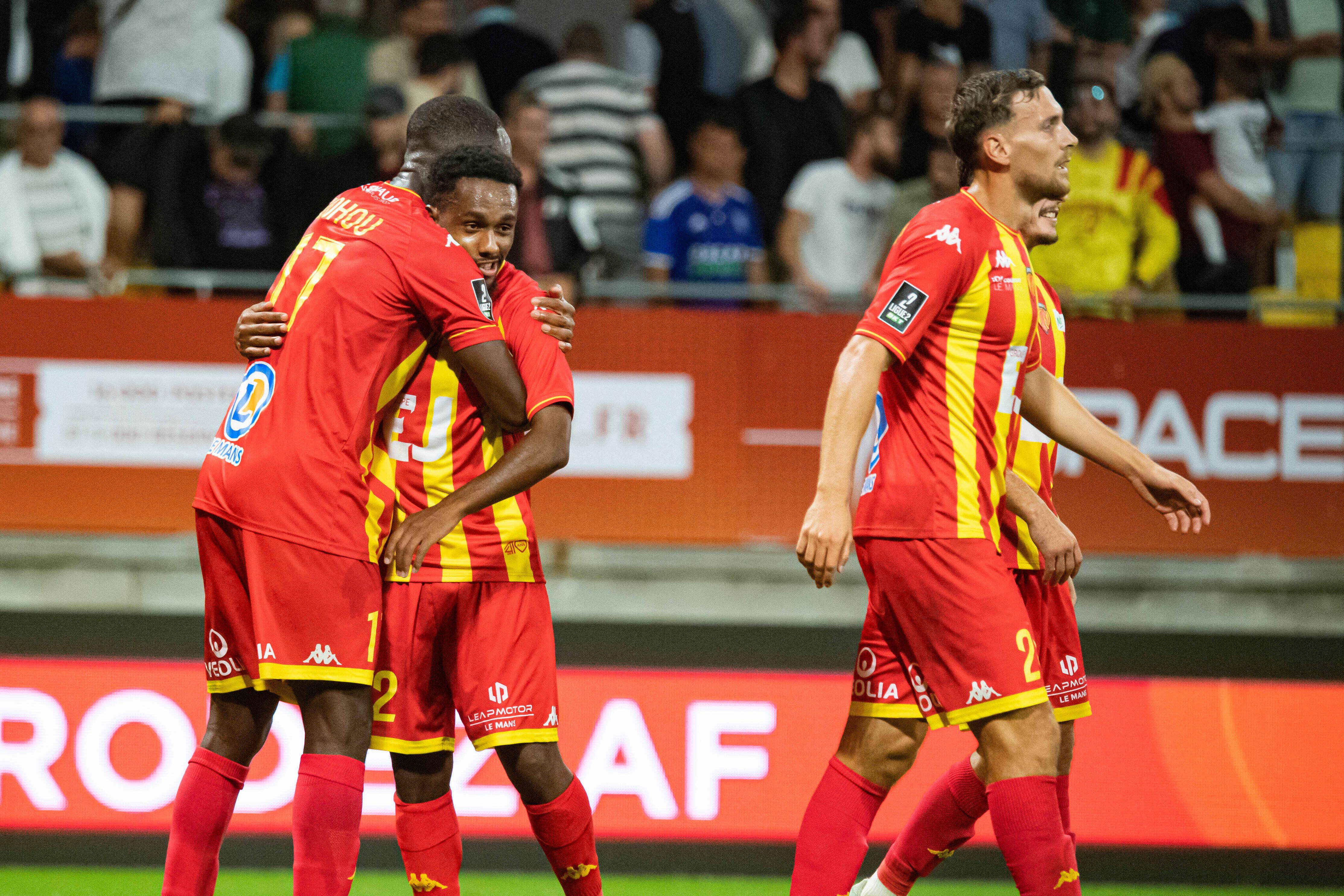 Jogadores do Le Mans a festejarem