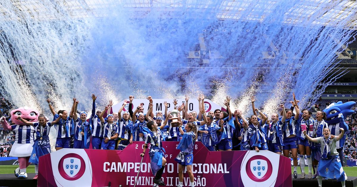 FC Porto ergue o troféu de campeão no Dragão