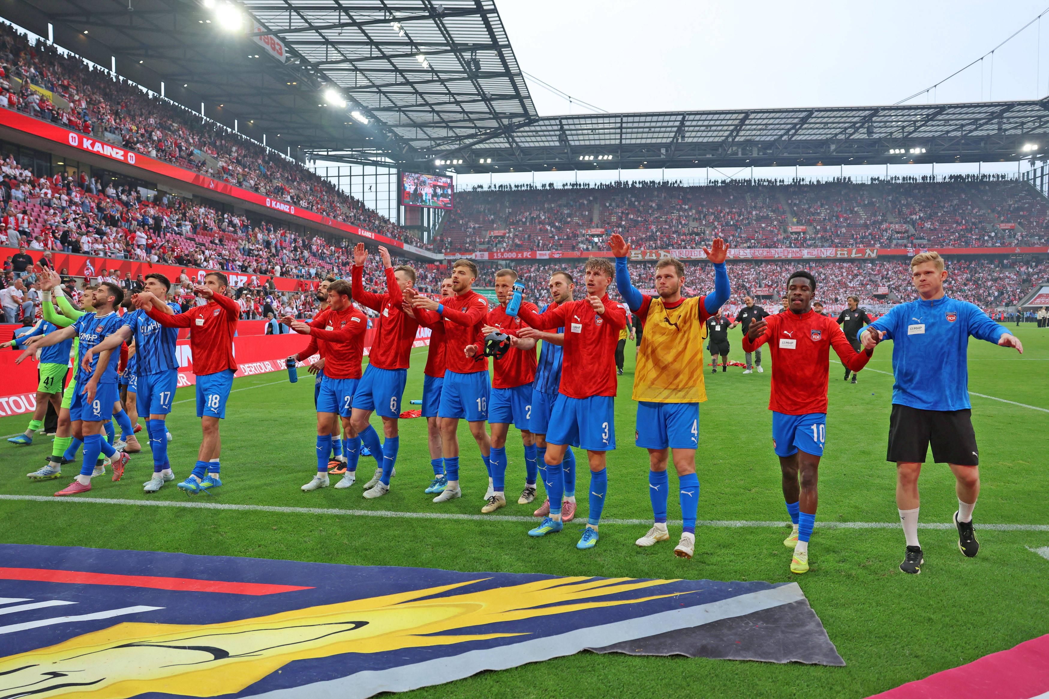 Heidenheim a festejar a vitória em Colónia