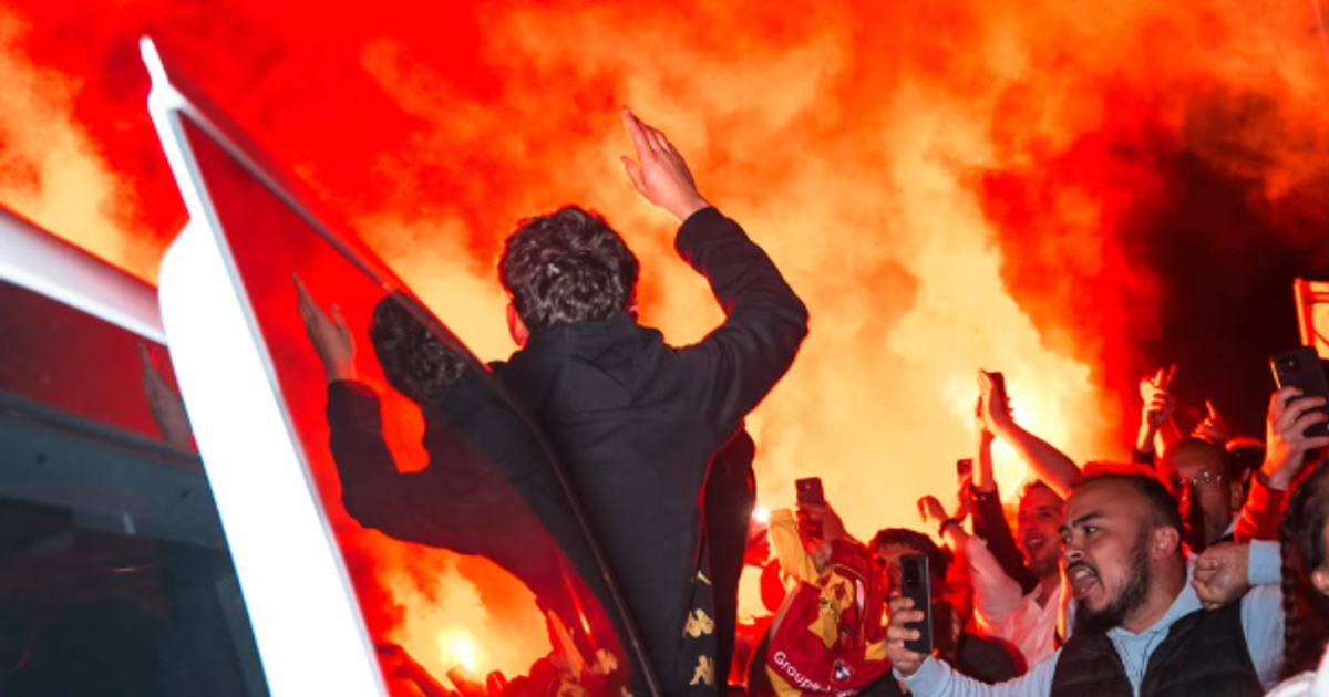 Promoção do Le Mans à Ligue 1 suspensa, mas isso não impediu a festa