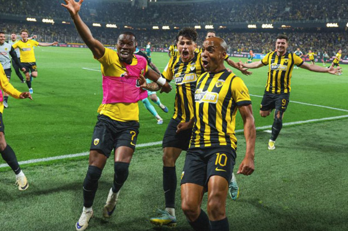 João Mário em euforia após o golo marcado - Foto: AEK