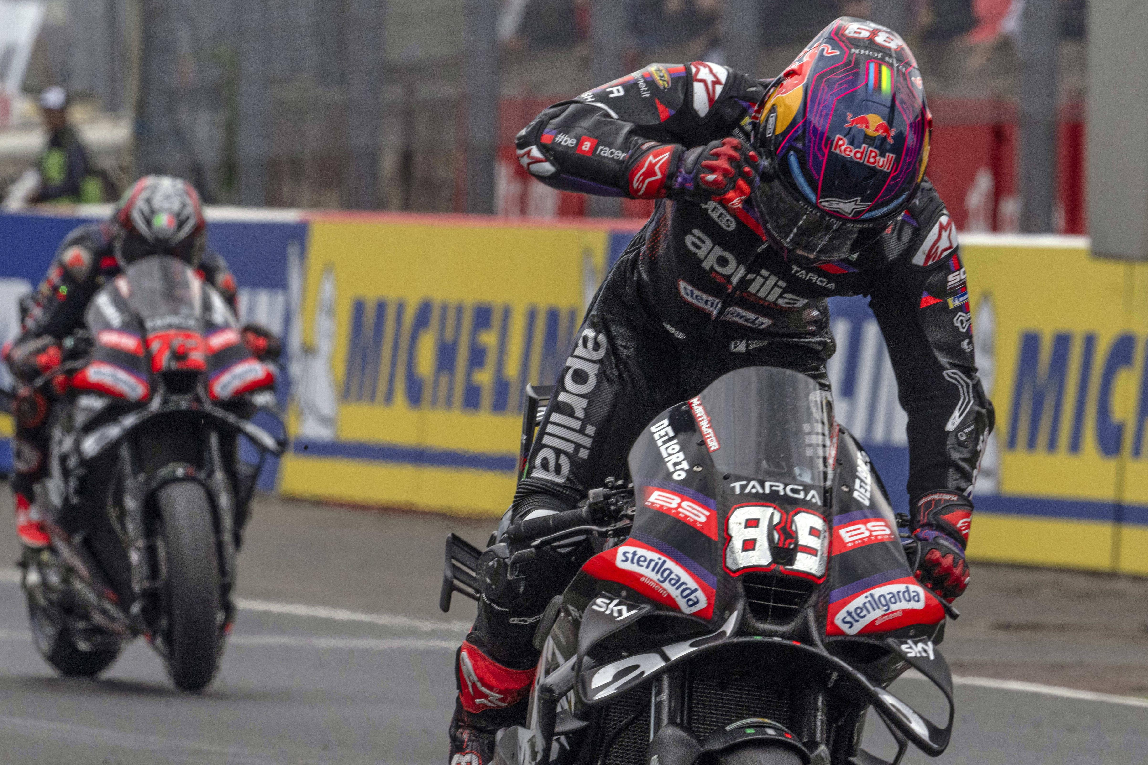 A festa do espanhol Jorge Martín após o triunfo no GP de França. IMAGO
