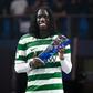 Zicky Té com o troféu de melhor jogador da Champions
(Foto UEFA)