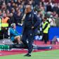 Nuno Espírito Santo nervoso no banco de suplentes