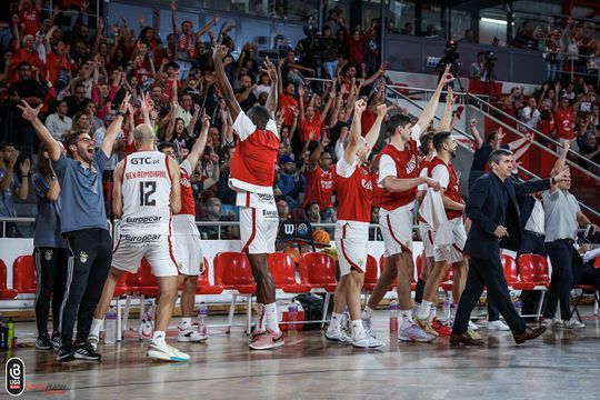 Benfica volta a bater o FC Porto e festeja o tricampeonato