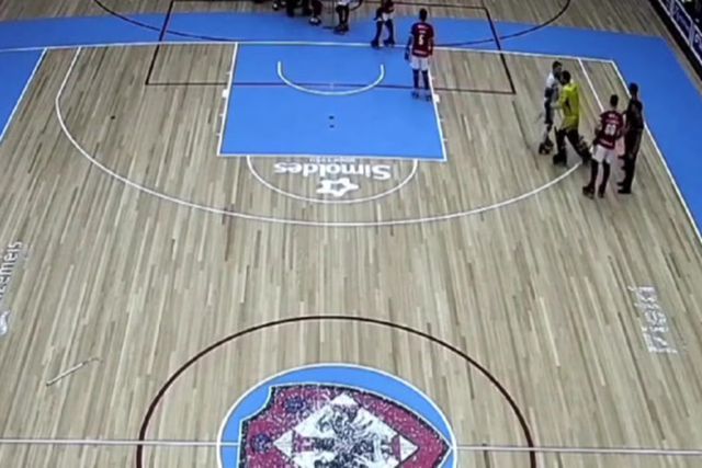 Oliveirense mostra agressão do capitão do Benfica nos cumprimentos entre jogadores