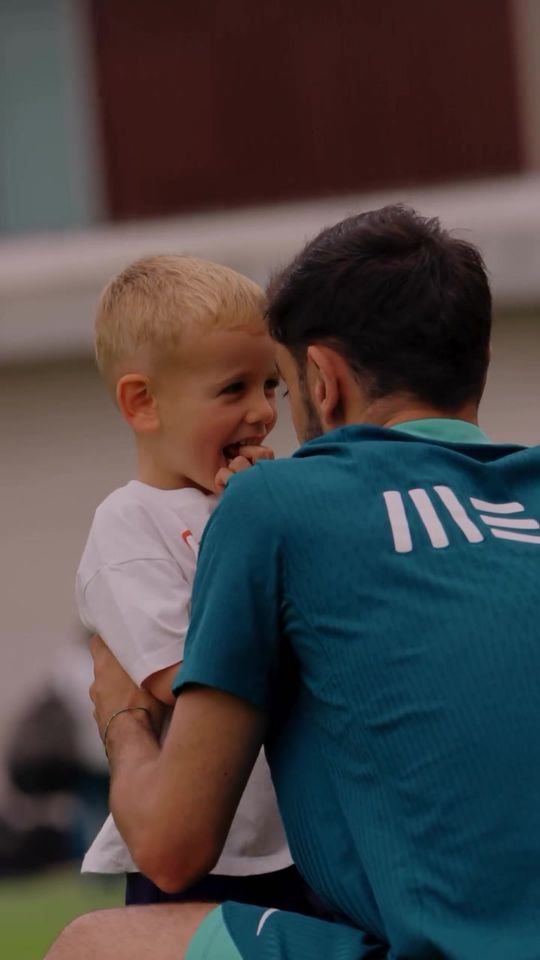 Bruno Fernandes mostra «momentos inesquecíveis» com o filho no treino da Seleção