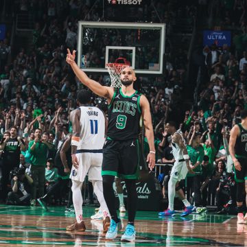 Boston Celtics vencem Dallas Mavericks e aumentam vantagem na final para 2-0