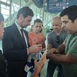Villas-Boas 'engolido' pelos adeptos no aeroporto