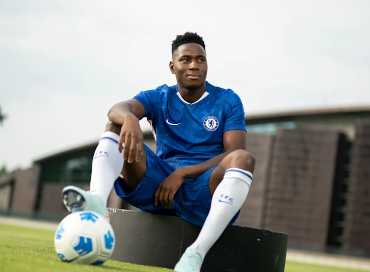 Dário Essugo apresentado no Chelsea