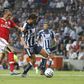 Fejsa a representar o Benfica num jogo particular com o Monterrey na Eusébio Cup