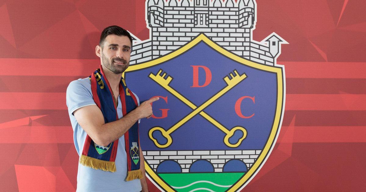 Mercado oficial: Chaves segura goleador de 37 anos até 2027