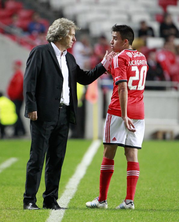 Jesus e Gaitán num jogo entre Benfica e Nacional, na Luz, em 2013