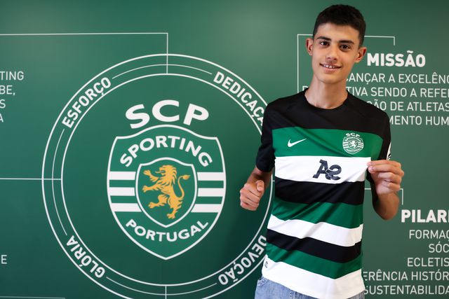 Sporting: César Sousa assina contrato