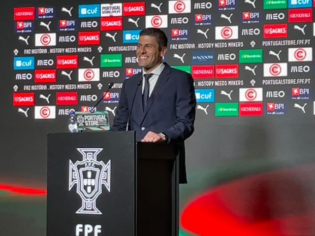 Francisco Neto é o selecionado nacional da Seleção Feminina