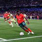 Nuno Mendes, na esquerda, já passou por Lamine Yamal e vai cruzar para o golo de Cristiano Ronaldo, o 2-2 de Portugal frente a Espanha na final da Liga das Nações