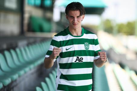 Konstantin Nikitenko, lateral direito luso-russo de 20 anos (Foto Sporting CP)
