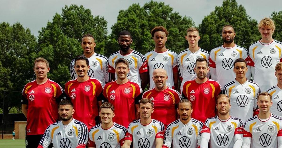 Alemanha com 27 e não 26 jogadores na foto oficial do Mundia