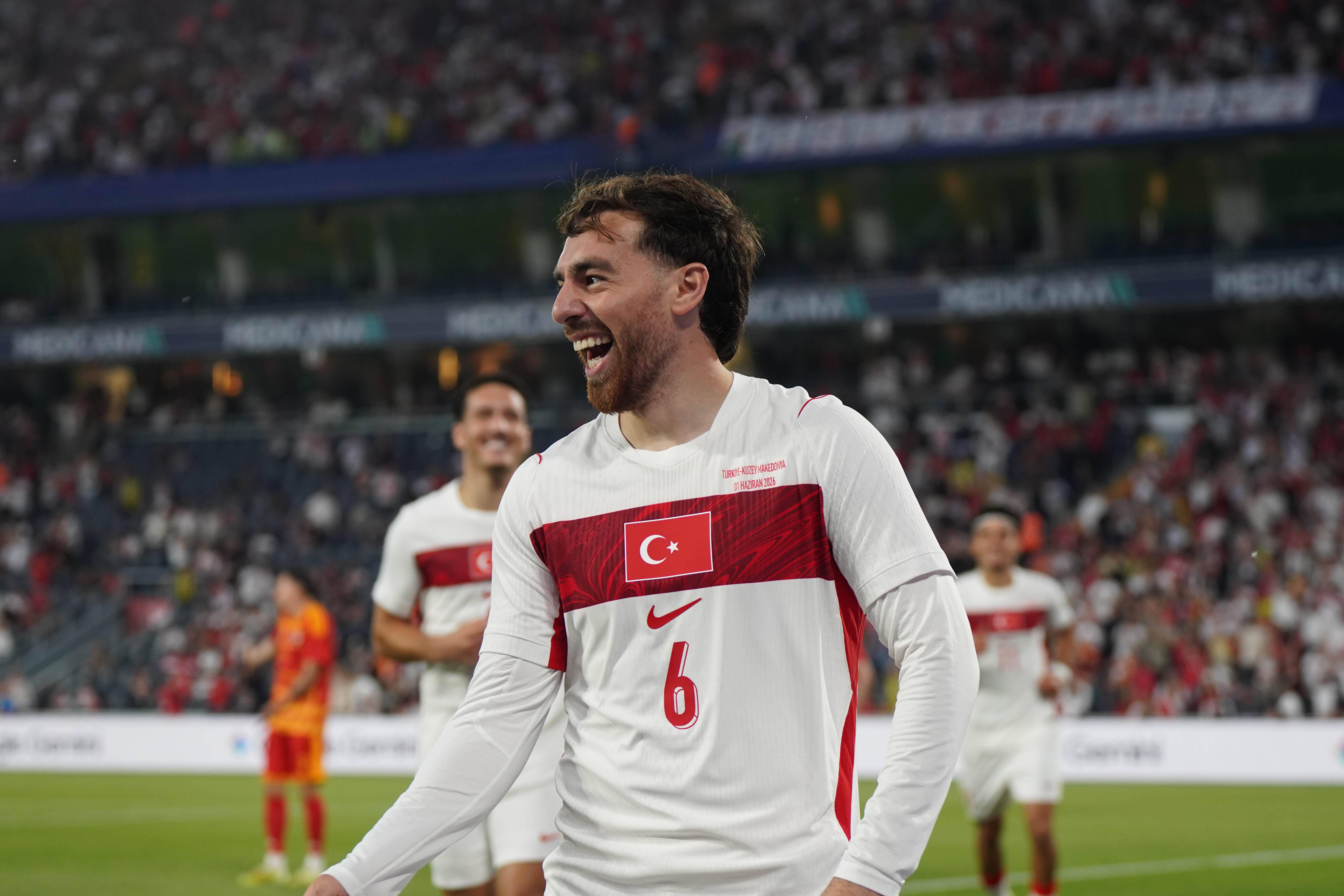 Kokçu (Turquia): um golo em três jogos. Perdeu a titularidade após hecatombe contra a Austrália (0-2). Recuperou-a na última jornada e até marcou, mas o estrago estava feito.