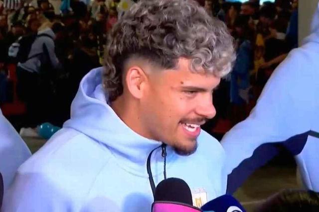 Maxi Araújo falou na partida da comitiva do Uruguai a caminho do Mundial - Foto: DR