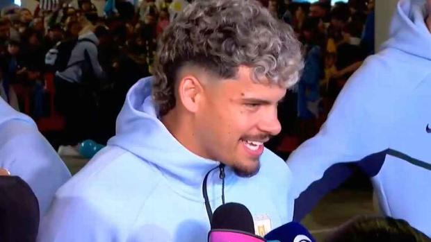 Maxi Araújo falou na partida da comitiva do Uruguai a caminho do Mundial - Foto: DR
