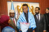Omar Abdulkadir Artan recebido como herói na Somália