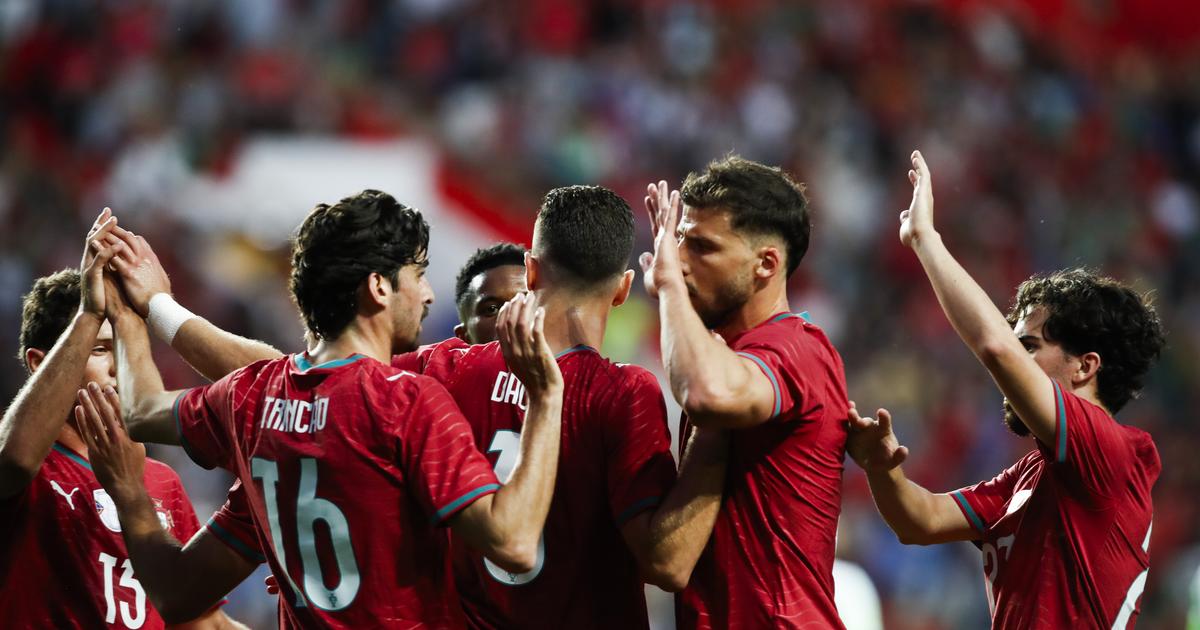VÍDEO: magia de Trincão a desbloquear, Dalot assiste e Neto 