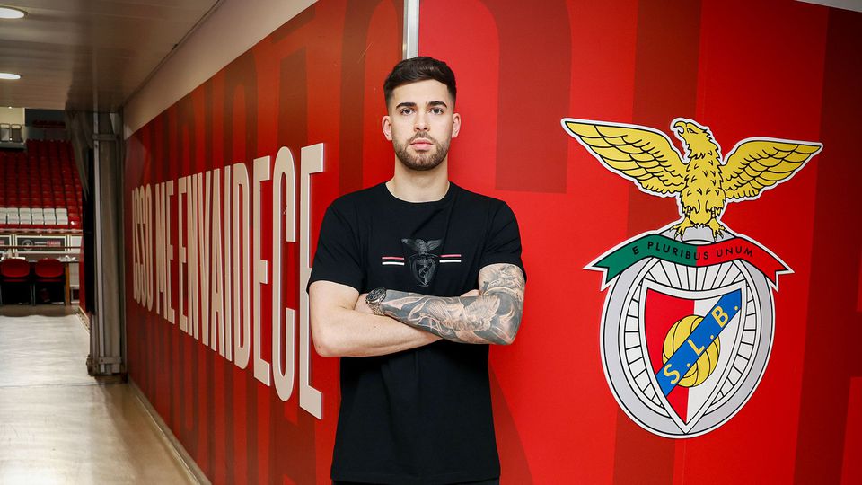 Benfica renova com guarda-redes Bernardo Mendes