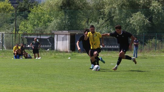 Tondela bate Académica