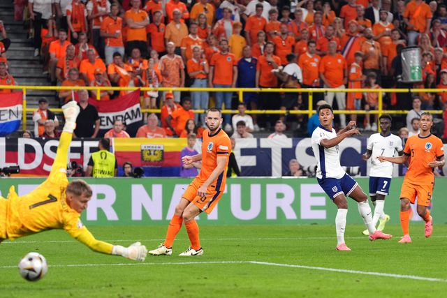 VÍDEO: fantástico Ollie Watkins coloca Inglaterra na final aos 90'!