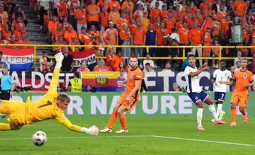 VÍDEO: fantástico Ollie Watkins coloca Inglaterra na final aos 90'!