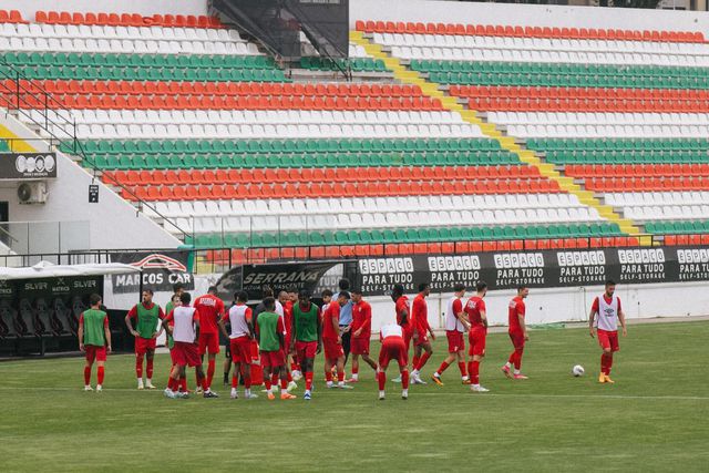 Estrela da Amadora: reforços aguardam visto para viajar