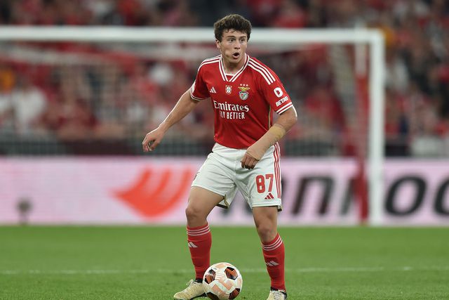 PSG tenta ultrapassar concorrência de luxo para contratar João Neves