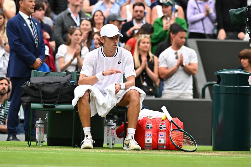 Wimbledon: Djokovic nas 'meias' após desistência de De Minaur