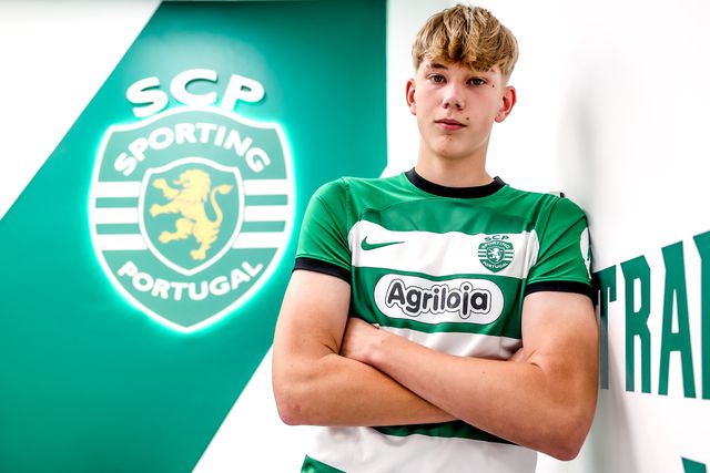 Sporting contrata central polaco