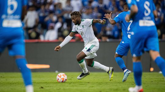 Saint-Maximin perto de reforçar ataque de Mourinho