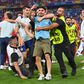 Morata brinca após 'entrada a pés juntos' de segurança: «Cartão amarelo e pronto»