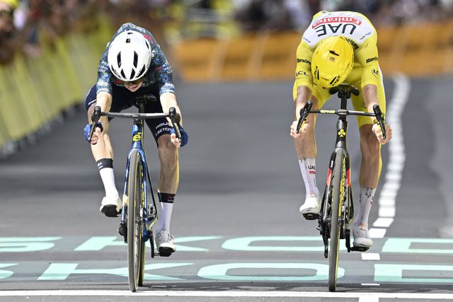 Vingegaard renasce e bate Pogacar... ao milímetro; João Almeida sobe um lugar