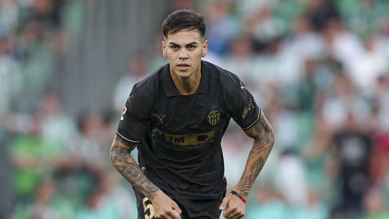 Mercado: médio argentino na lista do Benfica