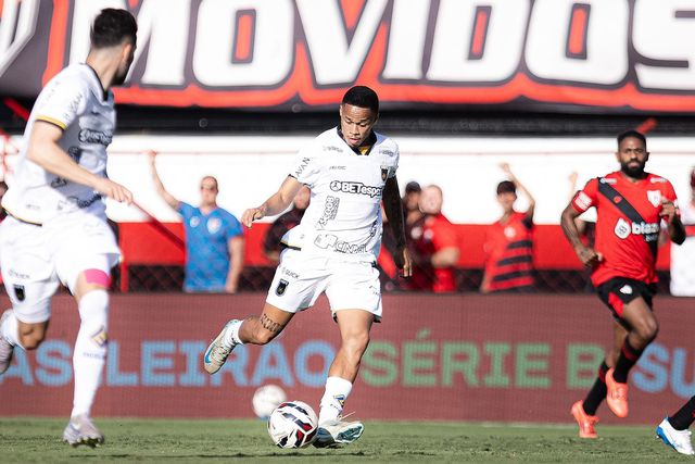 Mercado: meio-campo do Estrela da Amadora reforçado em dose dupla