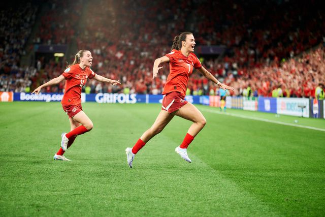 Euro 2025 Feminino: benfiquista expulsa no pleno da Noruega, Suíça apura-se de forma épica