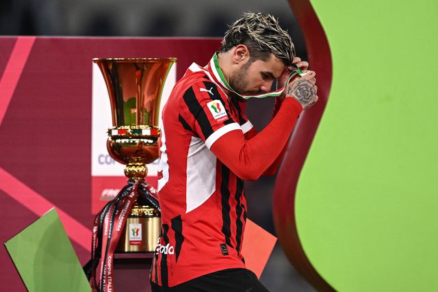 Theo Hernández diz adeus ao Milan ao fim de seis épocas